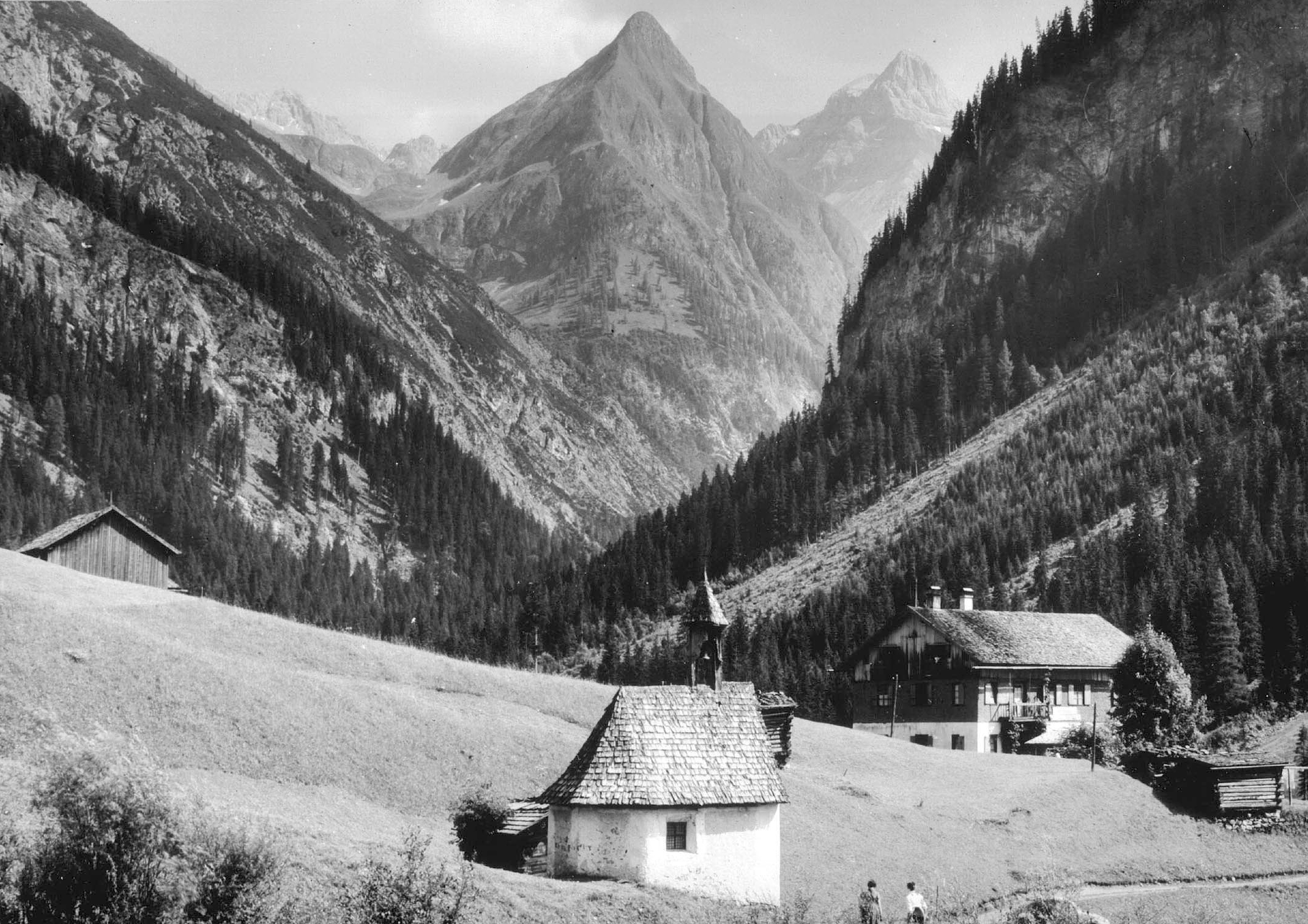 Madau mit Kapelle und Seekogel (1957)